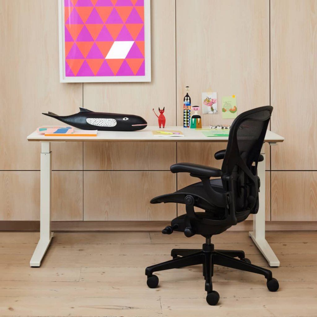 Herman Miller Aeron Vs Haworth Zody A Short Comparison Astonmet Com   Aeron Chair With The Renew Sit To Stand Desk 1024x1024 