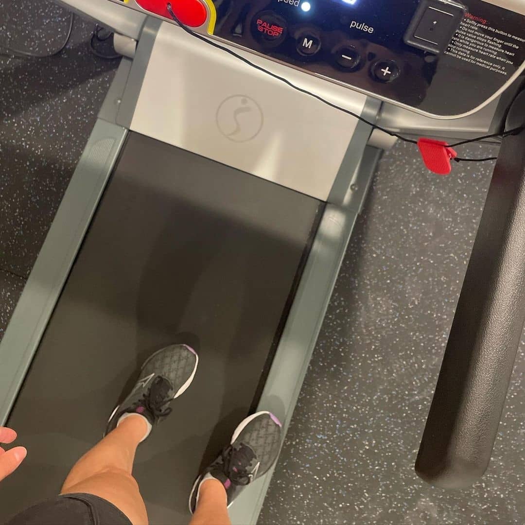 Running shoes for treadmill