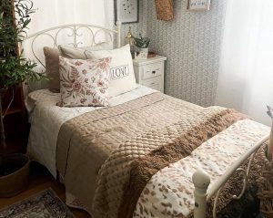 mattress pad vs topper