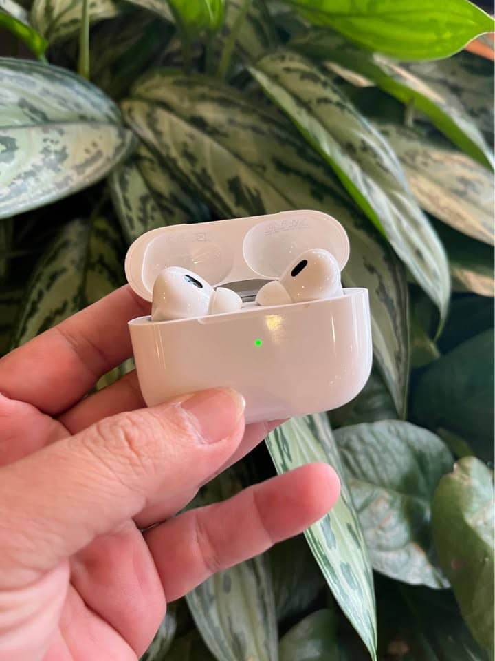 Apple AirPods Pro 2 Earbuds